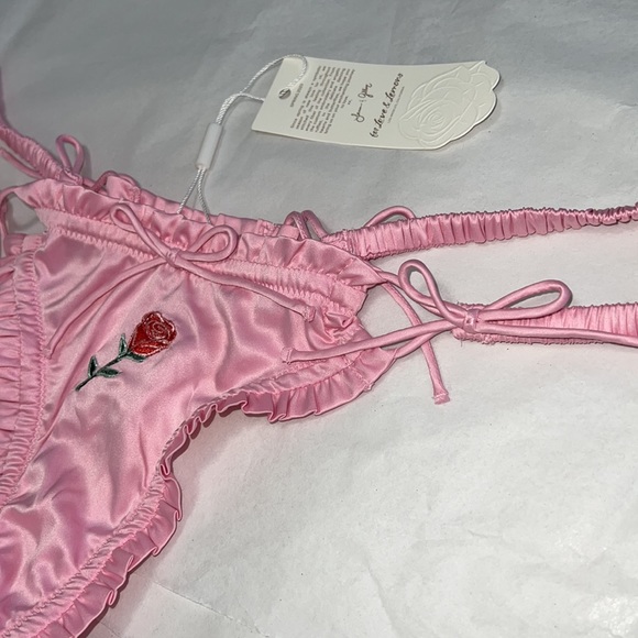 (XL) FOR LOVE & LEMONS
Everyday Thong Panty - Picture 6 of 14